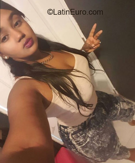 Date this funny Dominican Republic girl Shuly from Santiago DO23731
