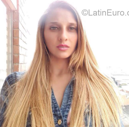 Date this good-looking Colombia girl Yeny from Medellin CO18219