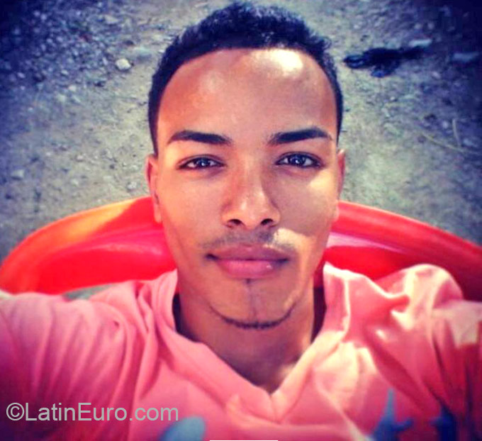 Date this sensual Dominican Republic man Francis from La Vega DO23746