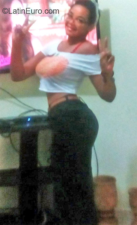 Date this sultry Dominican Republic girl Eunias from Santo Domingo DO23750