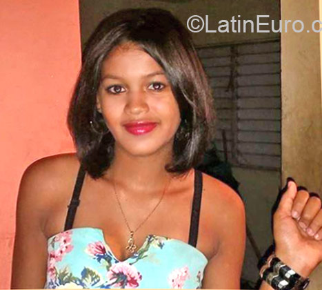 Date this beautiful Dominican Republic girl Yekin from Santo Domingo DO23818