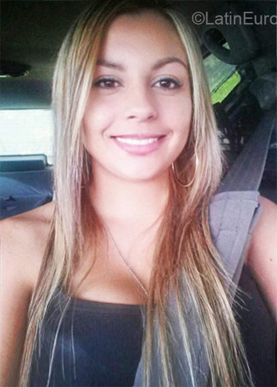 Date this pretty Venezuela girl Iris from Barquisimeto VE644
