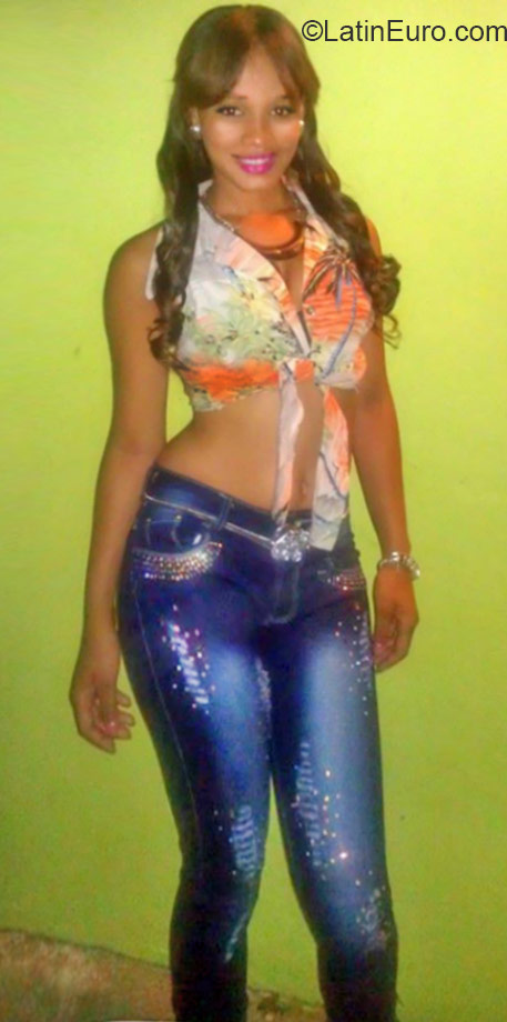 Date this sensual Dominican Republic girl Lasandra from Puerto Plata DO23835