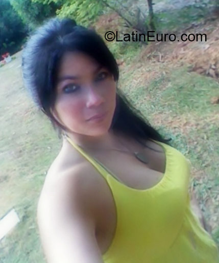 Date this charming Colombia girl Patricia from Cali CO18255