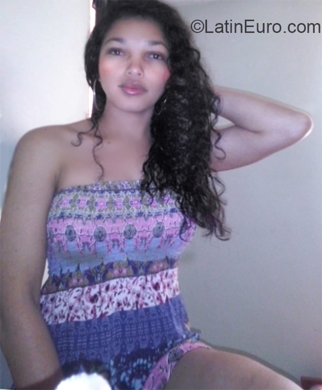 Date this exotic Colombia girl Lolia from Bogota CO18258