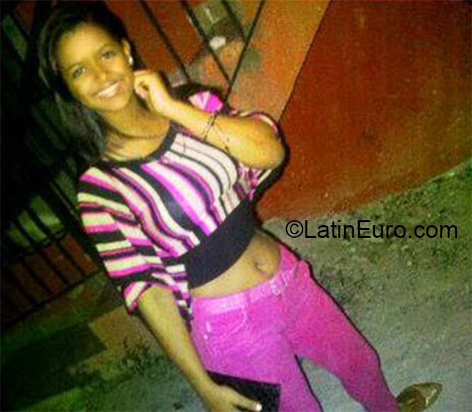 Date this sultry Dominican Republic girl Lisbeth from Santo Domingo DO23866