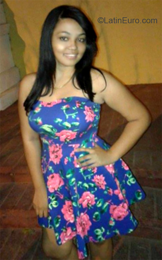 Date this beautiful Dominican Republic girl Deyaniria from Azua DO23941