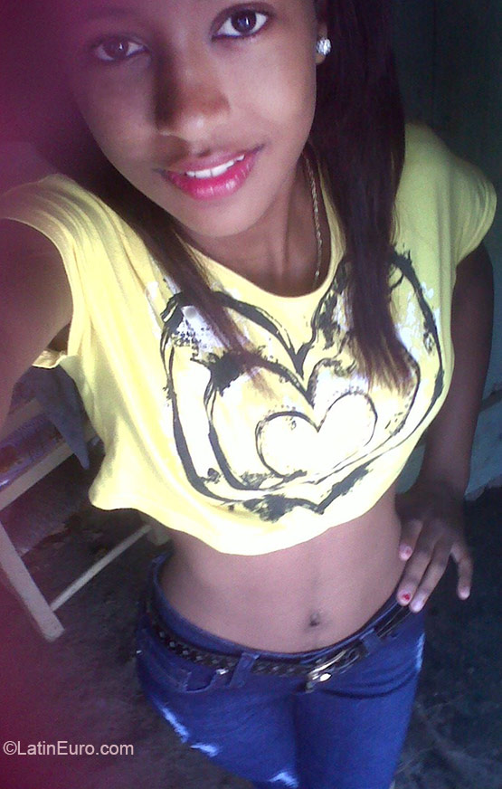 Date this nice looking Dominican Republic girl Vanessa from Puerto plata DO23947