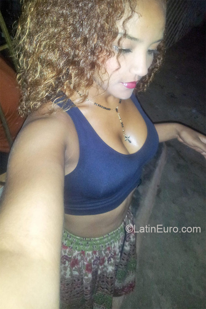 Date this nice looking Dominican Republic girl Ines from Santo Domingo DO23983