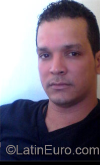 Date this good-looking Dominican Republic man Stanly from Santo Domingo DO24143