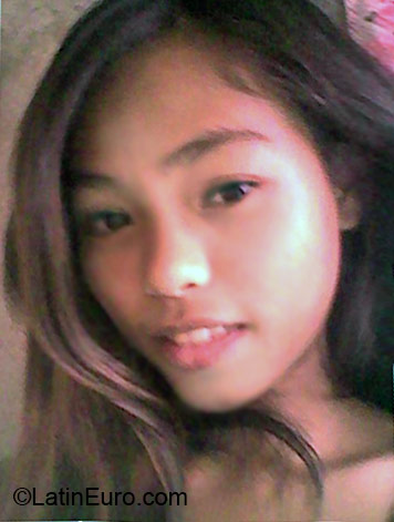 Date this exotic Philippines girl Gerlin from Manila PH853