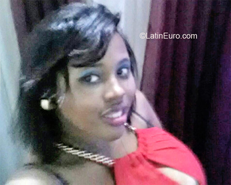 Date this gorgeous Dominican Republic girl Genesis from Santo Domingo DO24177