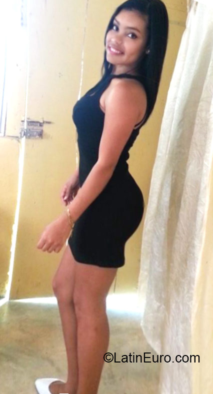 Date this charming Dominican Republic girl Deysie from Barahona DO24185
