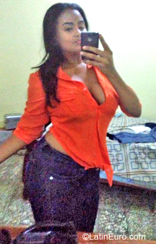 Date this lovely Dominican Republic girl Laura from Santo Domingo DO24267
