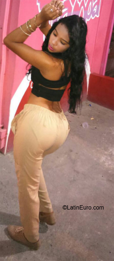 Date this young Dominican Republic girl Armairenes from Santo Domingo DO24287