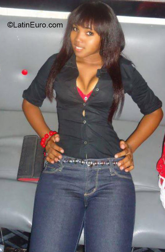 Date this sensual Dominican Republic girl Marley from Santo Domingo DO24320