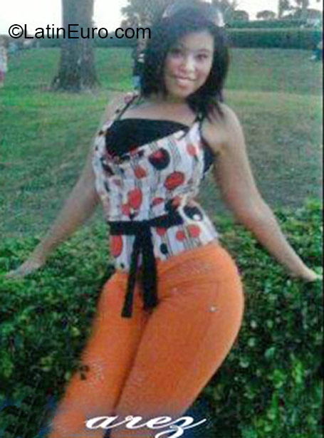 Date this exotic Dominican Republic girl Elizabeth from Santiago DO24348