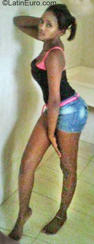 Date this passionate Dominican Republic girl Aderlin from higuey DO24368