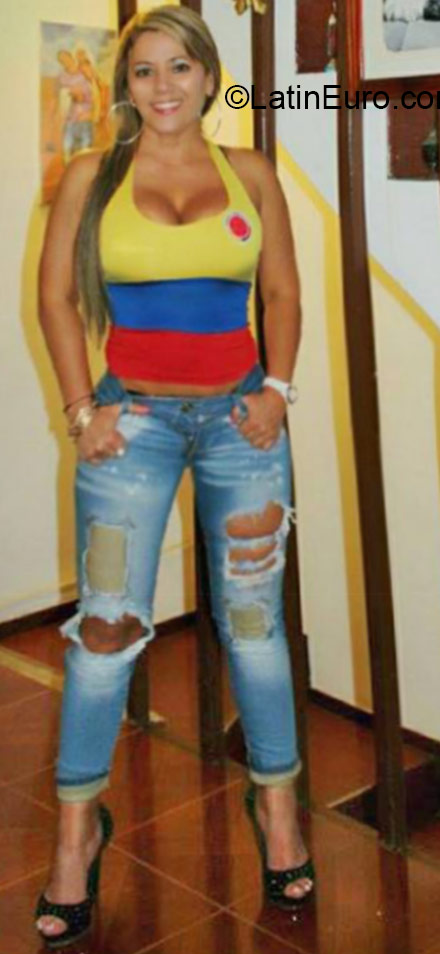 Date this happy Colombia girl Natalia from Medellin CO18447