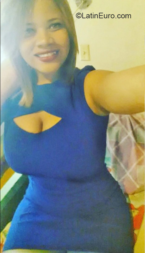 Date this pretty Dominican Republic girl Meiryis from Santiago DO24406
