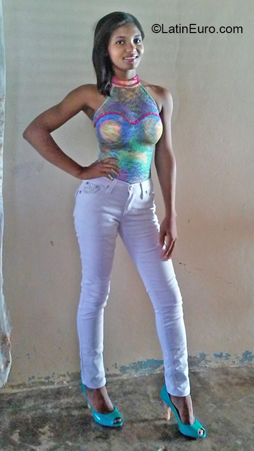 Date this exotic Dominican Republic girl Mariela from Santo Domingo DO24408