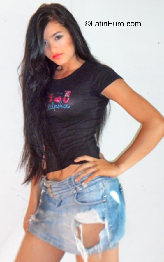 Date this attractive Colombia girl Brigitte from Pereira CO18490