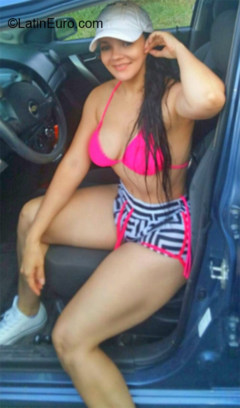 Date this young Colombia girl Milena from Cali CO18498