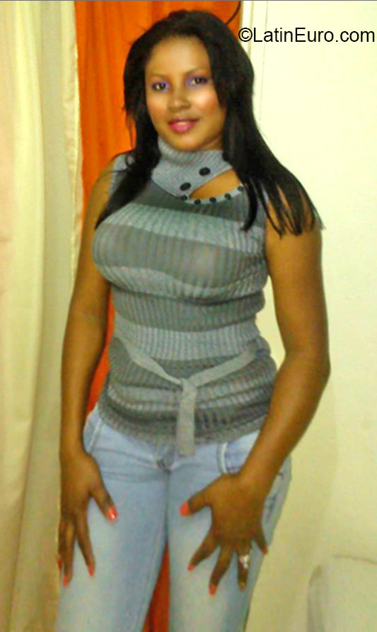 Date this hard body Dominican Republic girl Paula from Santiago DO24471
