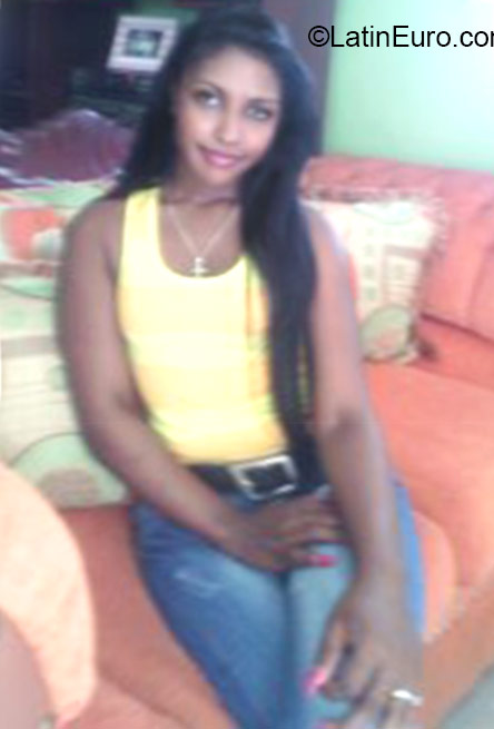 Date this charming Dominican Republic girl Stephany from Santo Domingo DO24473
