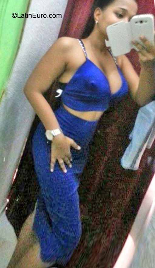 Date this exotic Dominican Republic girl Sarah from Santo Domingo DO24483