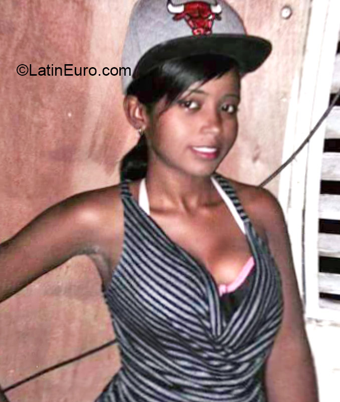 Date this good-looking Dominican Republic girl Marelin from Santo Domingo DO24494
