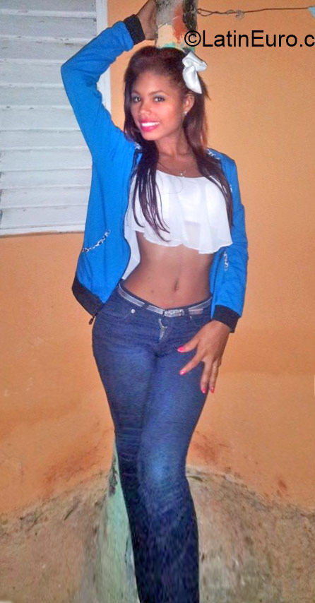 Date this exotic Dominican Republic girl Yoleni from Mao DO24504
