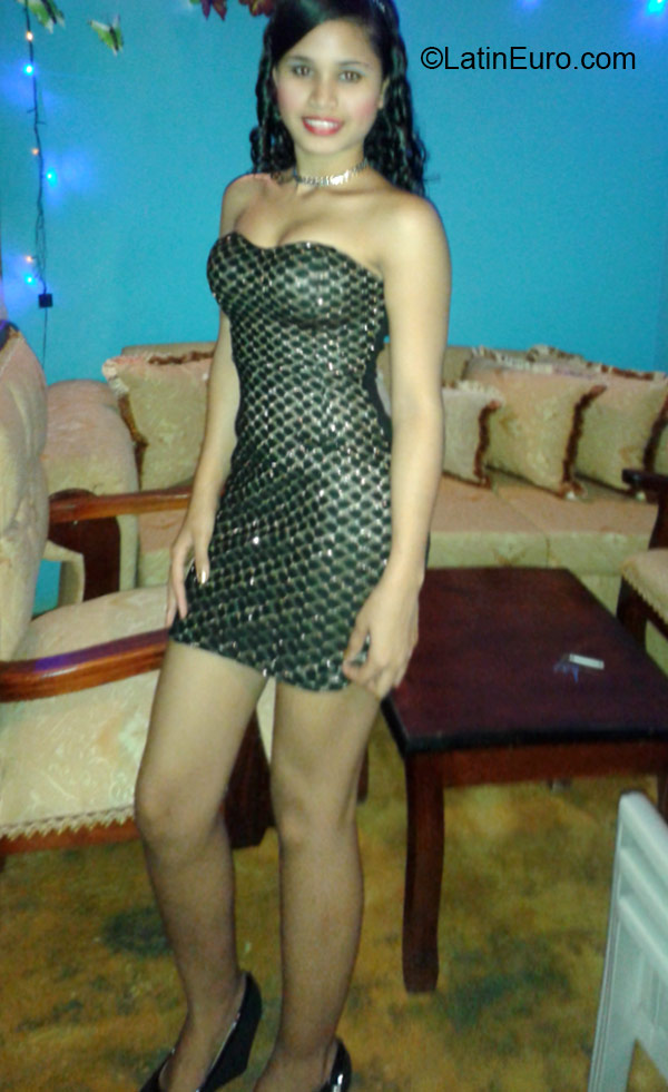 Date this gorgeous Dominican Republic girl Nalsida from Santiago DO24515