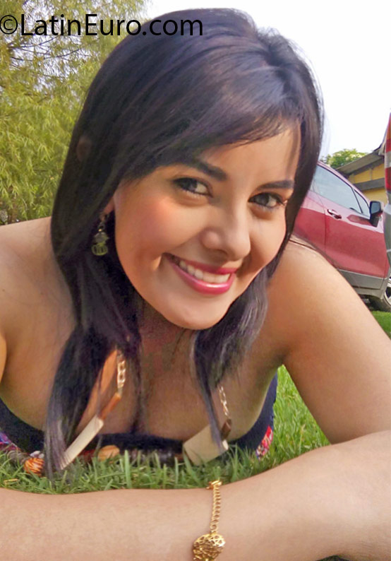 Date this beautiful Colombia girl Sandra from Bogota CO18541