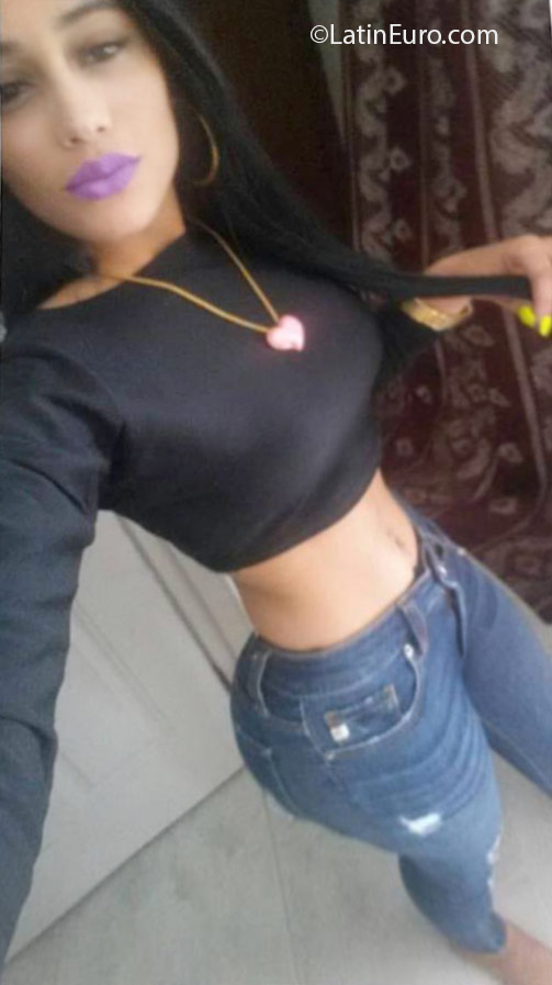 Date this sensual Dominican Republic girl Cinthia from La Vega DO24614