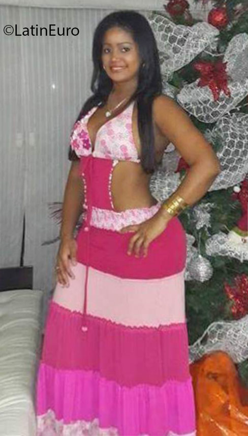 Date this pretty Colombia girl Yohanna from Cali CO18567