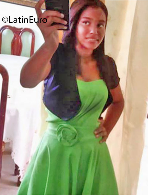 Date this gorgeous Dominican Republic girl Maria Teresa from Santo Domingo DO24848