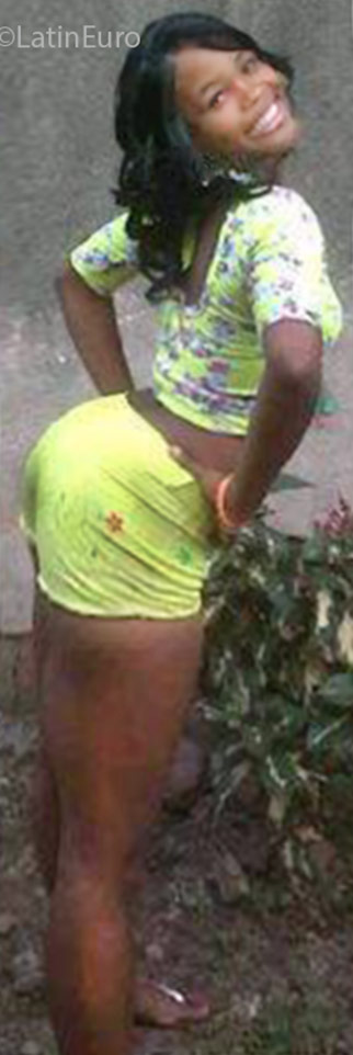 Date this voluptuous Jamaica girl Shawna from Kingston JM2255