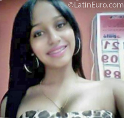 Date this sensual Dominican Republic girl Clarisa from Santiago DO24918