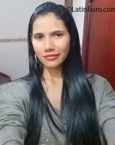 Date this beautiful Colombia girl Karol from Montelibano CO18643