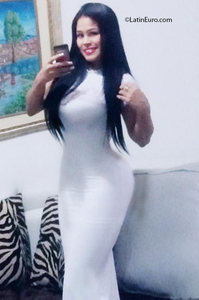 Date this tall Colombia girl Paola from Cali CO18697