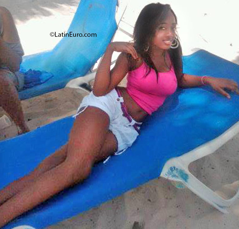 Date this lovely Dominican Republic girl Perla from Santo Domingo DO25033