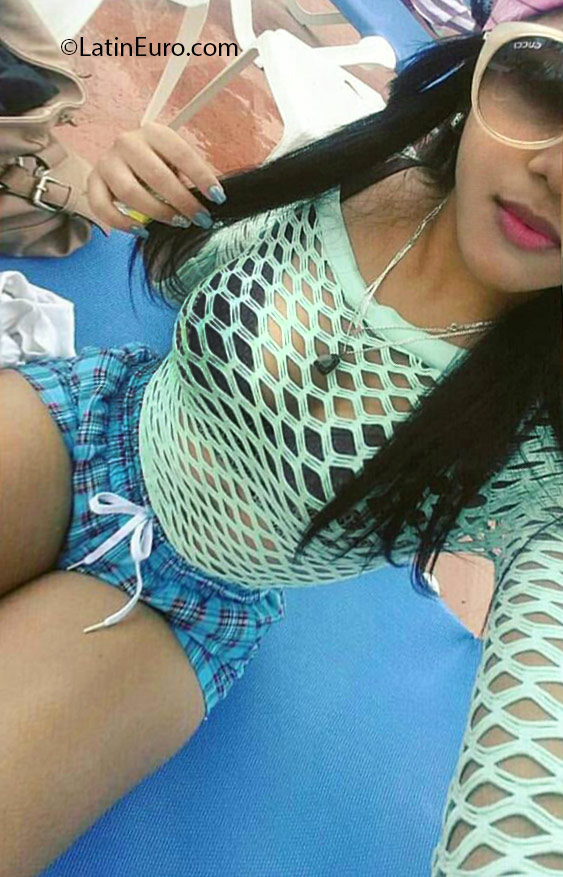 Date this hard body Dominican Republic girl Shantal from Santo Domingo DO25040