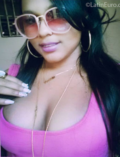 Date this pretty Dominican Republic girl Wanda from Santo Domingo DO25047