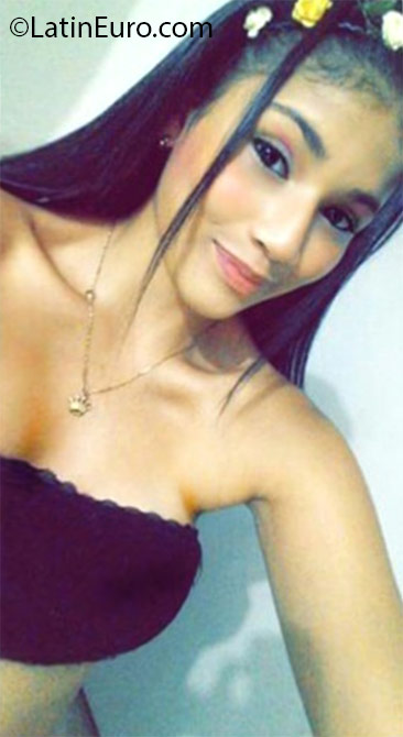 Date this pretty Colombia girl Tatiana from Cali CO18708