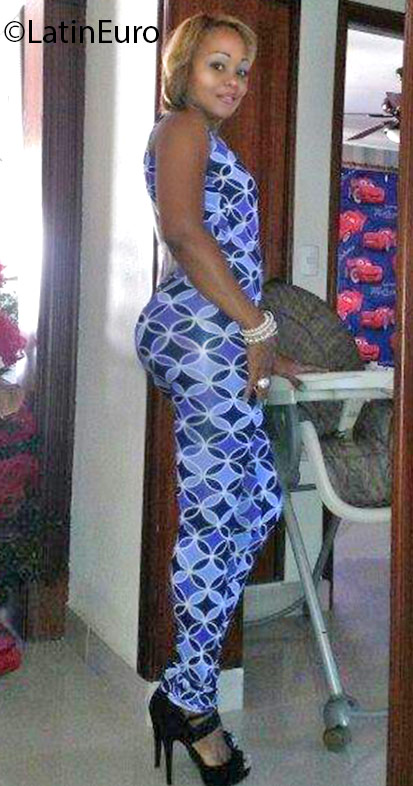 Date this stunning Dominican Republic girl Perla from Santo Domingo DO25072
