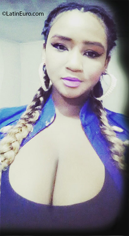 Date this attractive Dominican Republic girl Chantal from Santo Domingo DO25097