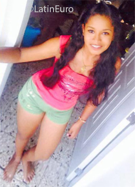 Date this attractive Dominican Republic girl Erika from Santo Domingo DO25119