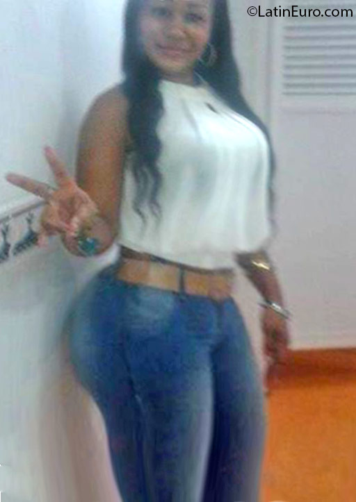 Date this nice looking Colombia girl Maritza from Buenaventura CO18750