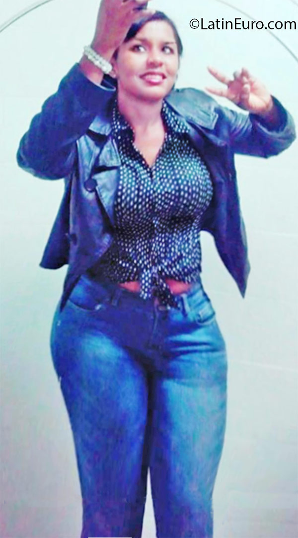 Date this passionate Dominican Republic girl Solange from Santo Domingo DO25183